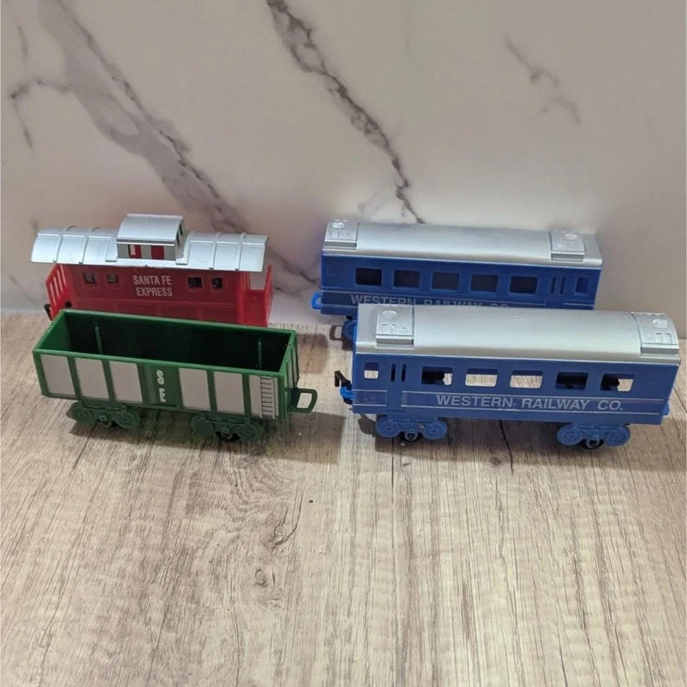 Vintage Style Plastic Toy Train Cars Santa Fe Express Western Railway Co 4pc Set